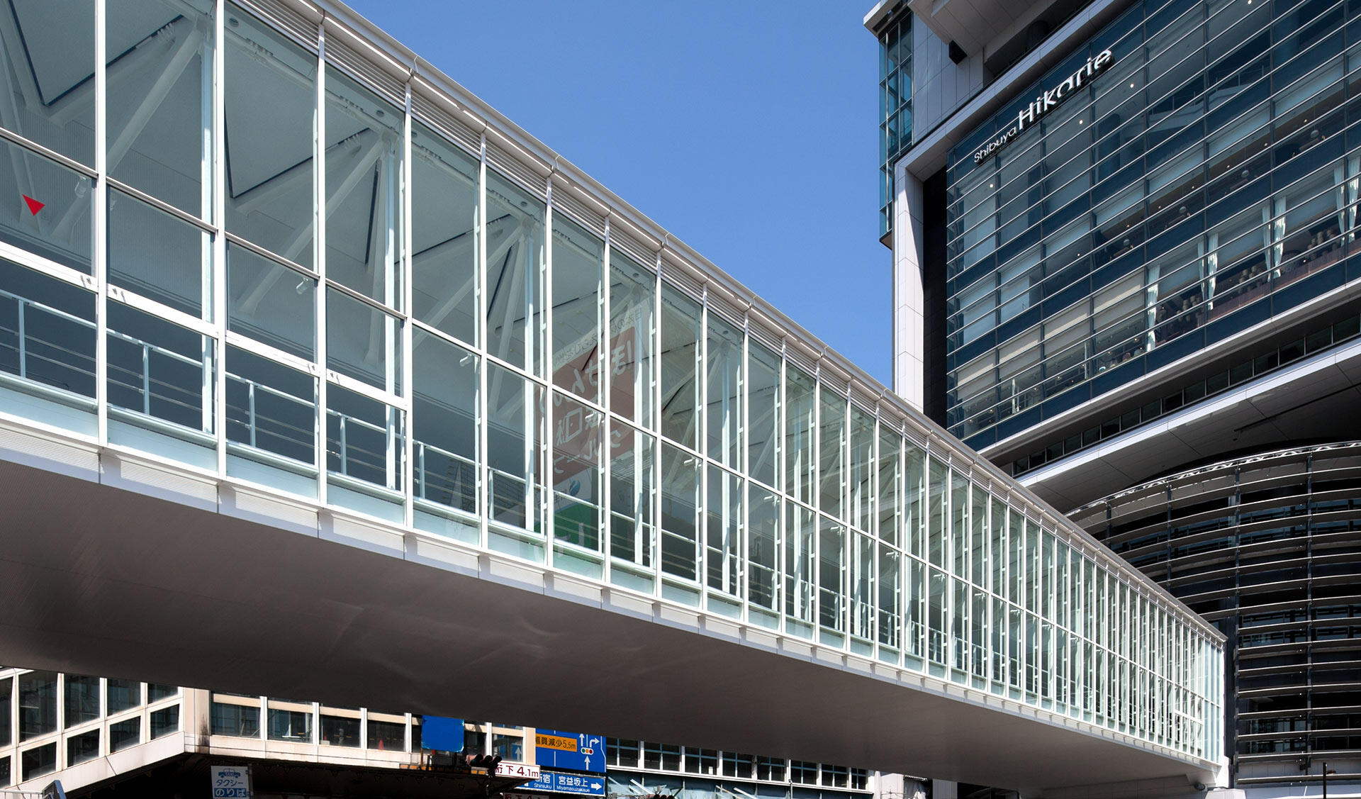 渋谷駅街区東口2階デッキの写真